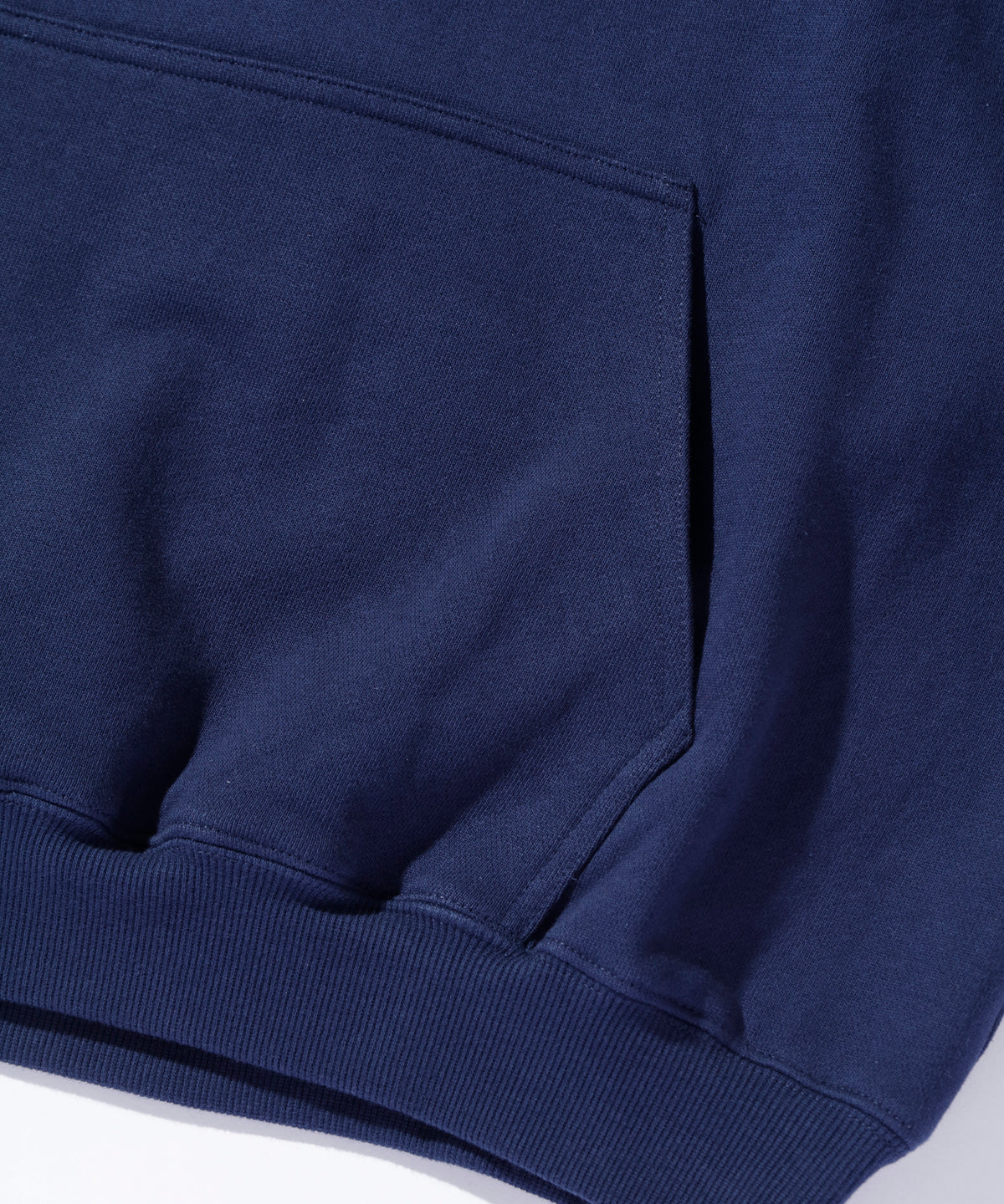 CHENILLE SLANTED OG PULLOVER MIT KAPUZE