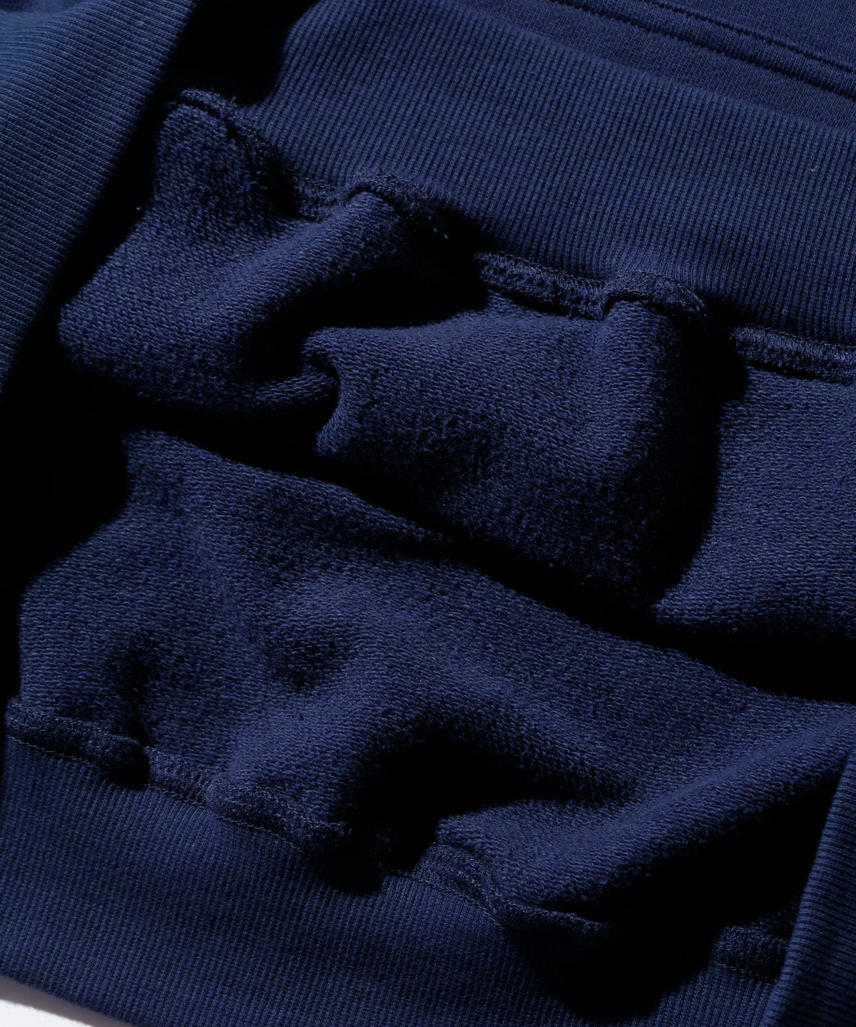 CHENILLE SLANTED OG PULLOVER MIT KAPUZE