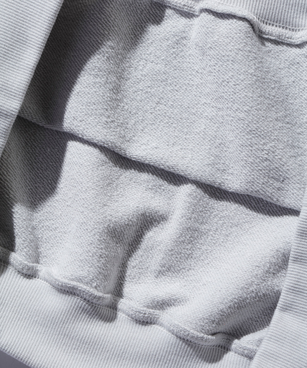 SCHRÄGES OG-SWEATSHIRT MIT RUNDHALSAUSSCHNITT