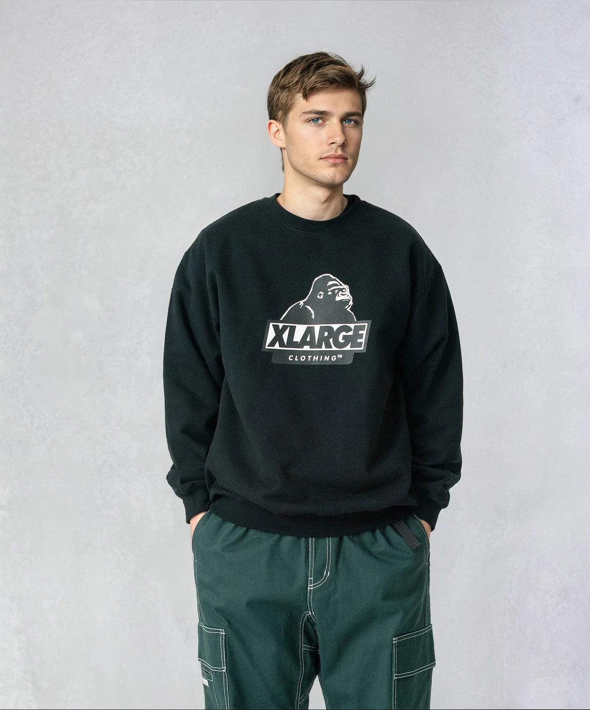 SCHRÄGES OG-SWEATSHIRT MIT RUNDHALSAUSSCHNITT