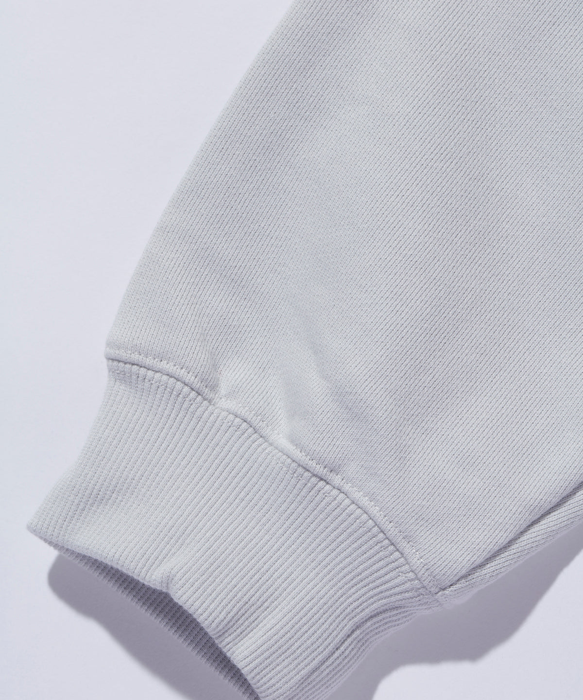 Schräges Kapuzensweatshirt mit Reißverschluss
