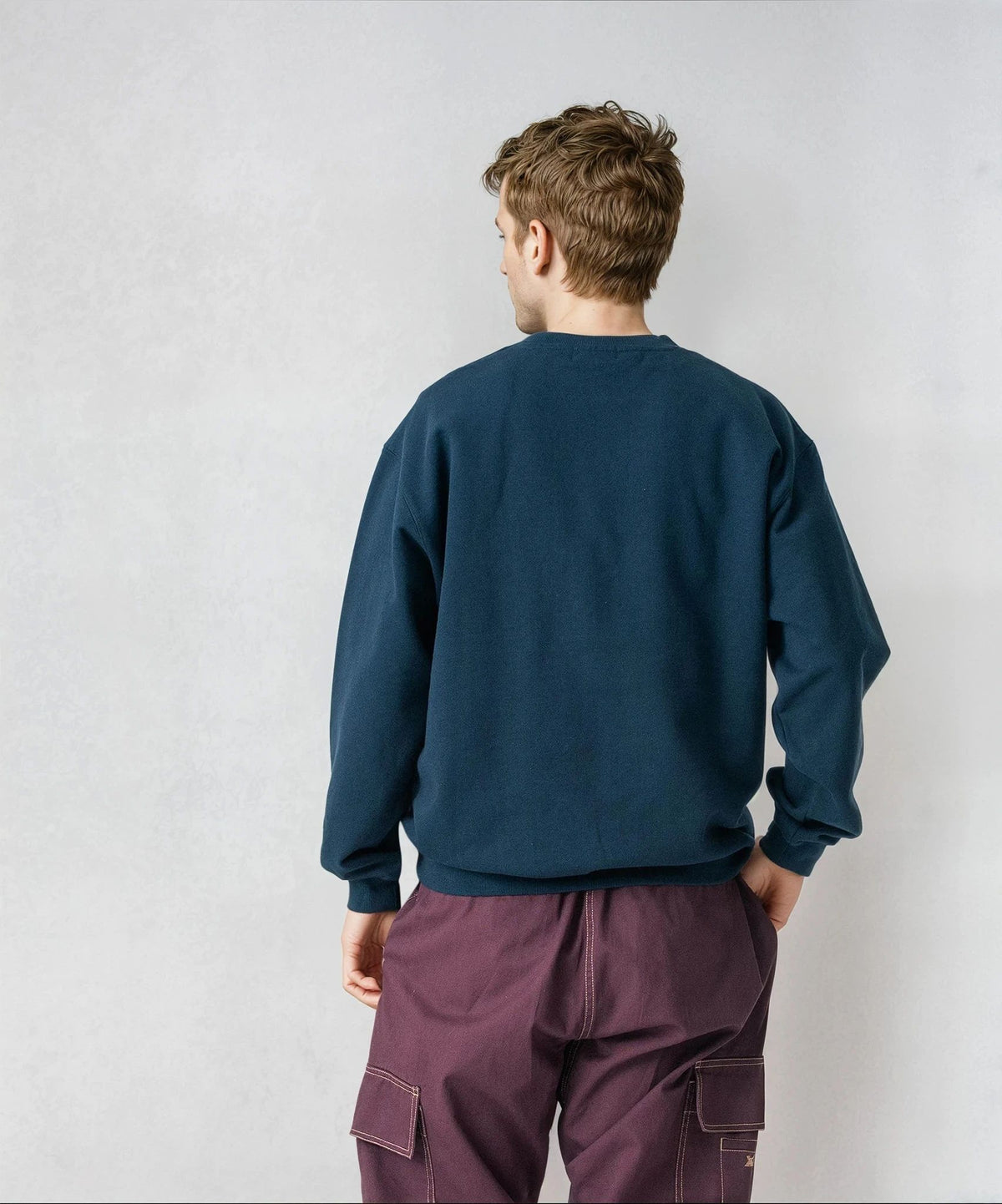 SWEATSHIRT MIT RUNDHALSAUSSCHNITT UND DISTORTION-LOGO