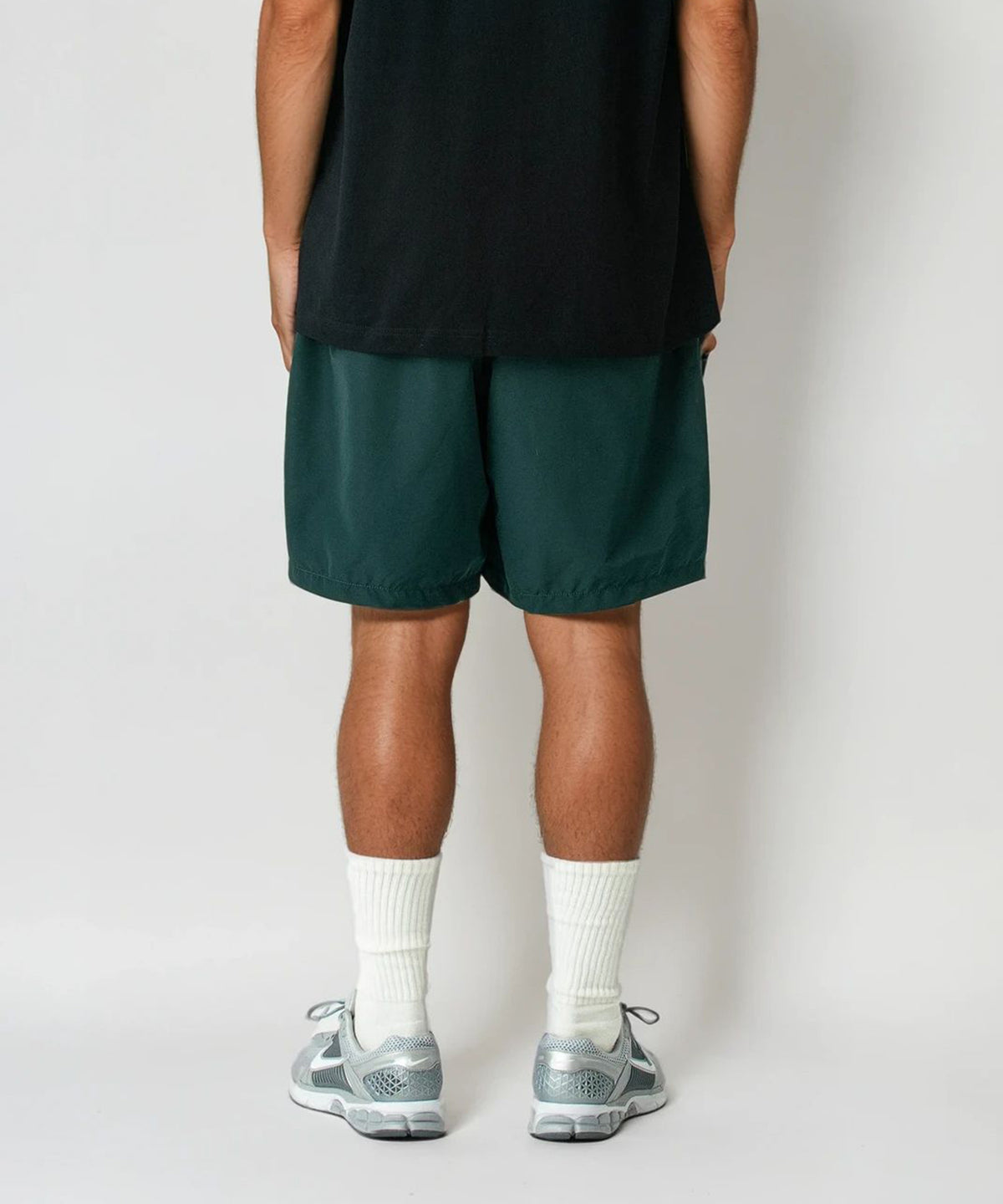 KURZE HOSE AUS NYLON MIT STICKEREI