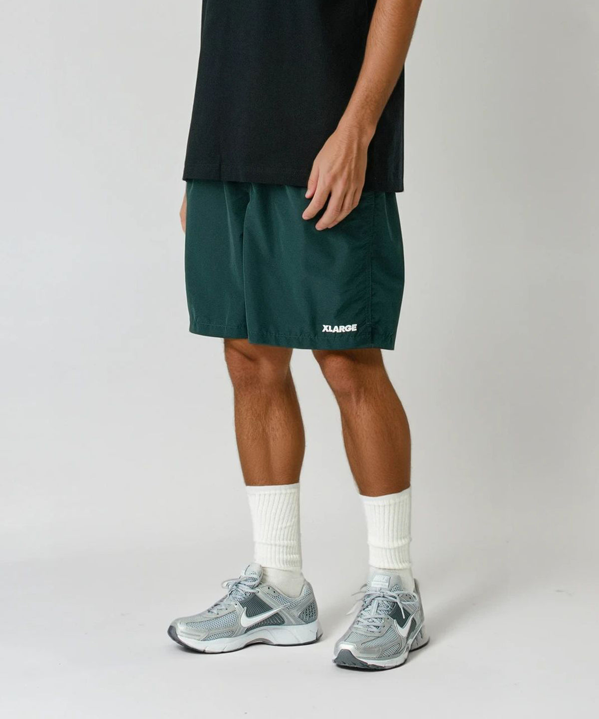 KURZE HOSE AUS NYLON MIT STICKEREI