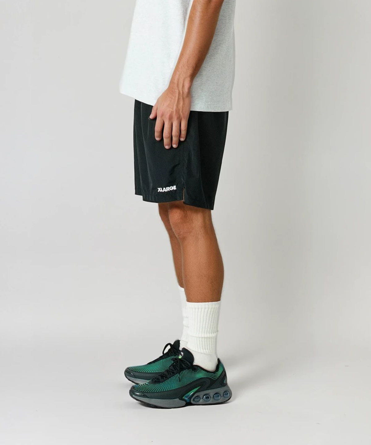 KURZE HOSE AUS NYLON MIT STICKEREI