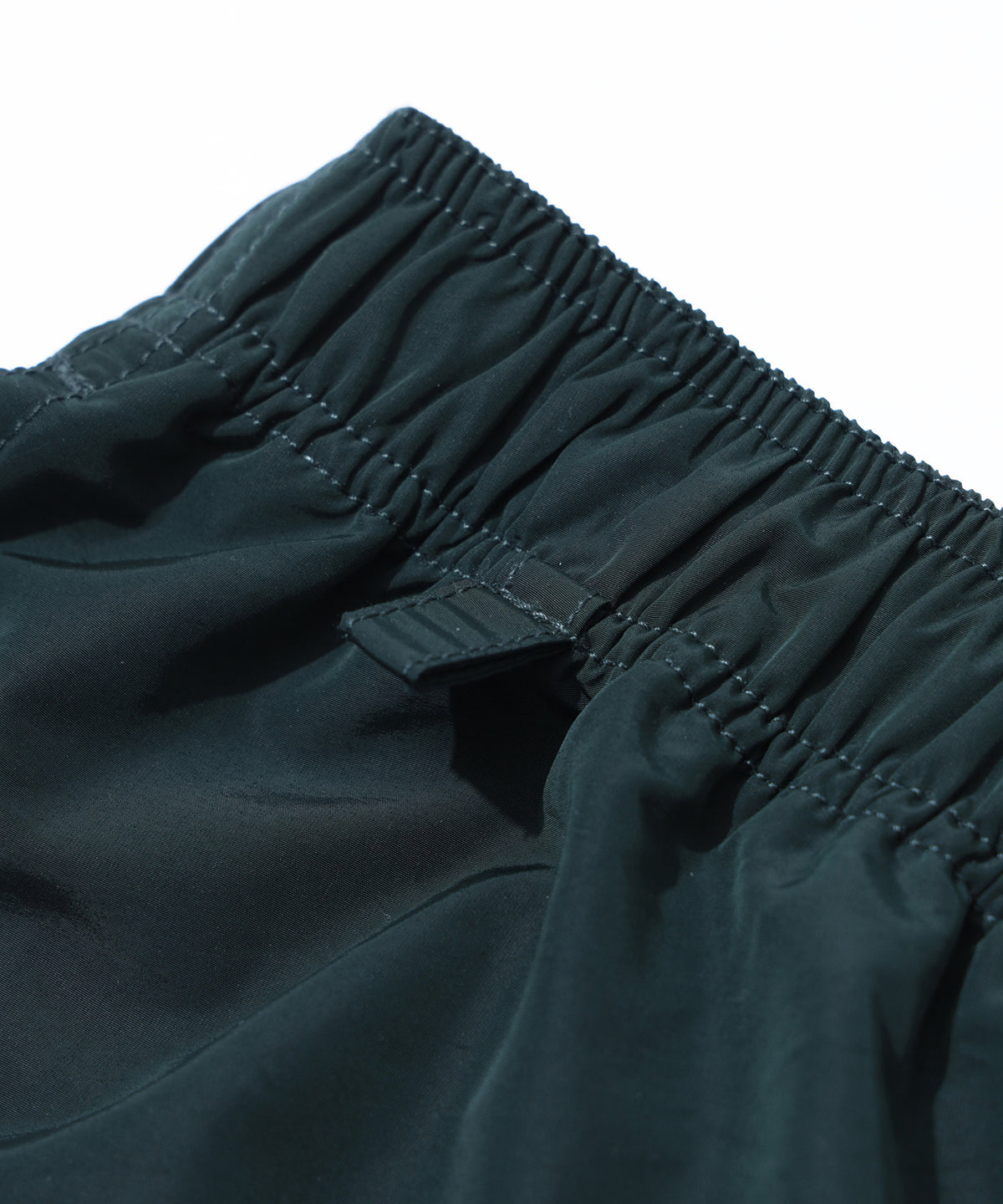 KURZE HOSE AUS NYLON MIT STICKEREI
