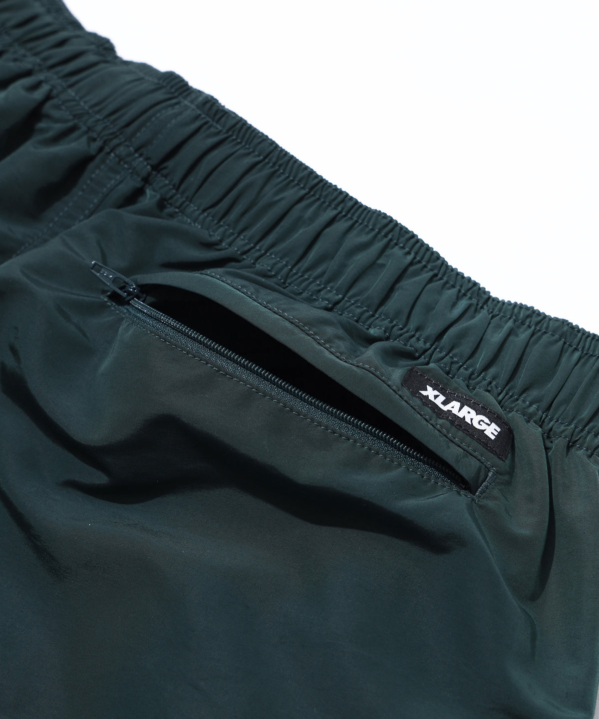 KURZE HOSE AUS NYLON MIT STICKEREI