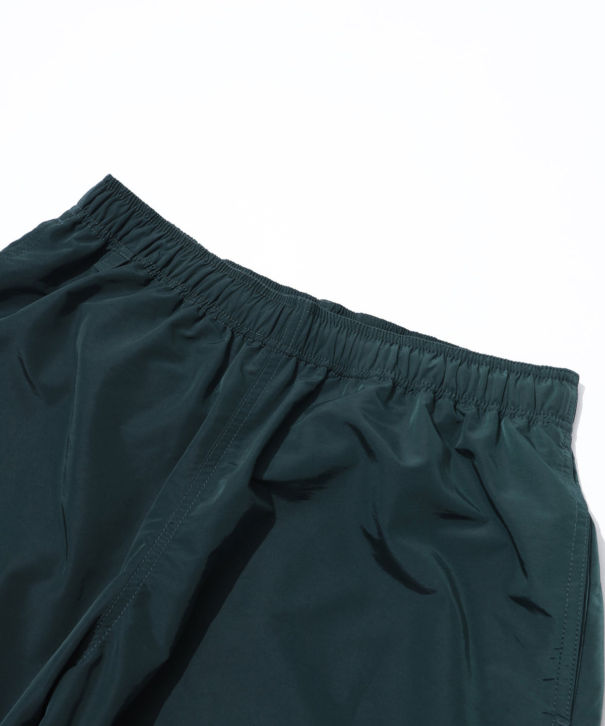 KURZE HOSE AUS NYLON MIT STICKEREI